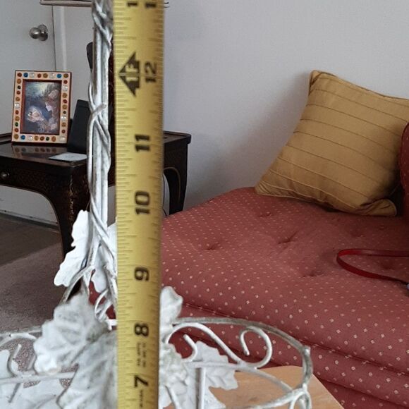 Vintage distressed metal basket - Picture 9 of 10